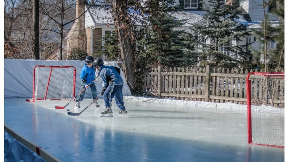 back yard ice hockey rink